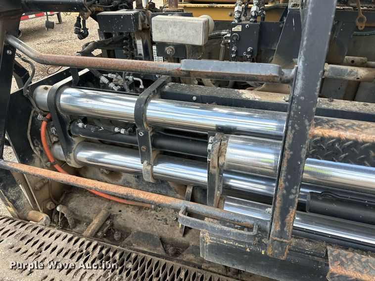 image for item DN0741 2011 Caterpillar  AP1055D paver