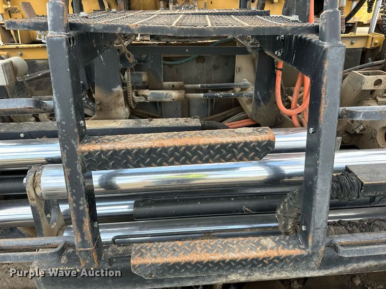 image for item DN0741 2011 Caterpillar  AP1055D paver