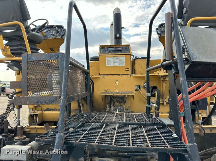 image for item DN0741 2011 Caterpillar  AP1055D paver