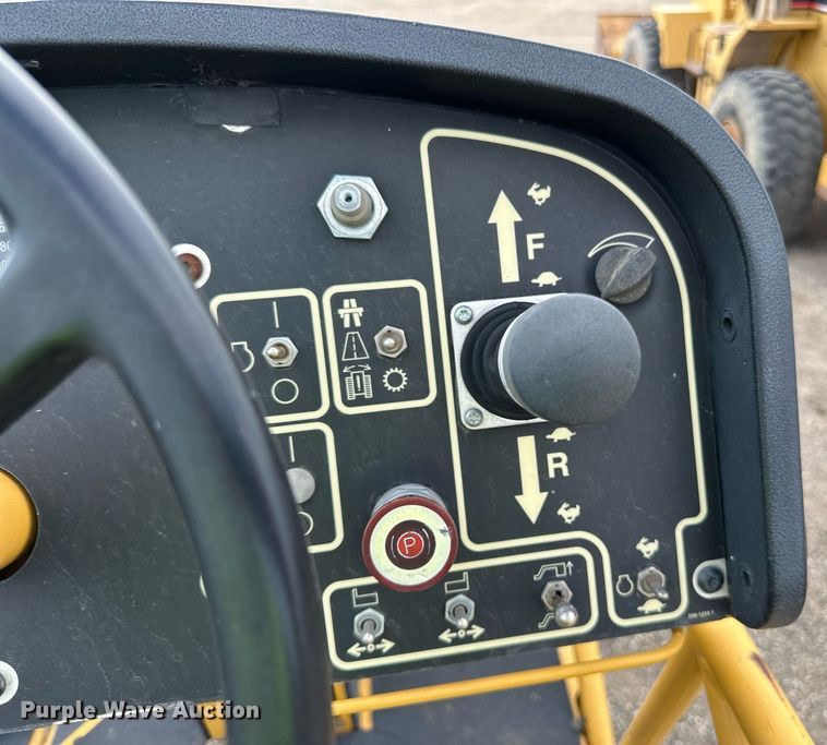 image for item DN0741 2011 Caterpillar  AP1055D paver