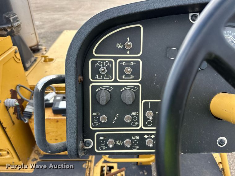 image for item DN0741 2011 Caterpillar  AP1055D paver