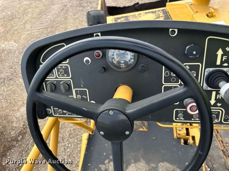 image for item DN0741 2011 Caterpillar  AP1055D paver