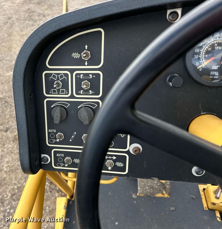 image for item DN0741 2011 Caterpillar  AP1055D paver