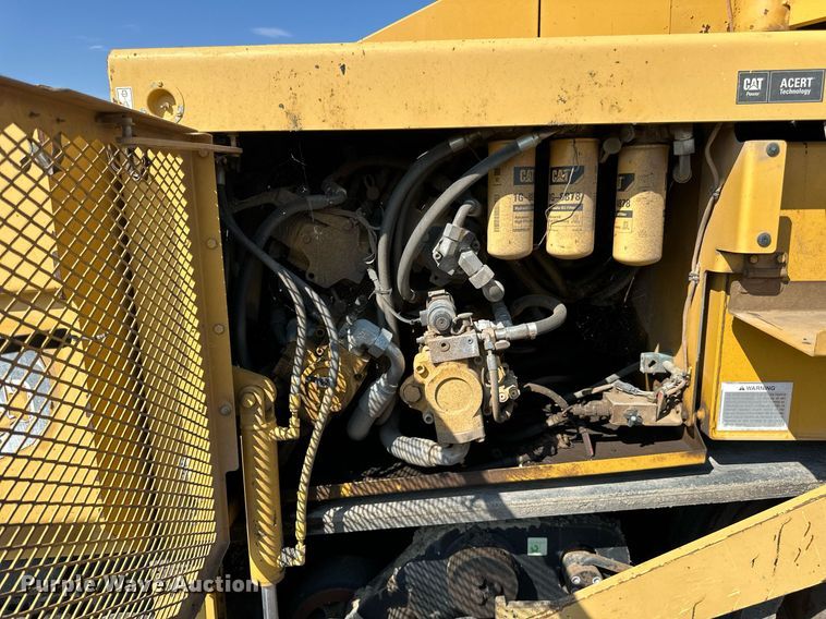 image for item DN0741 2011 Caterpillar  AP1055D paver