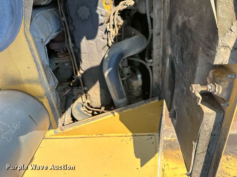 image for item DN0741 2011 Caterpillar  AP1055D paver