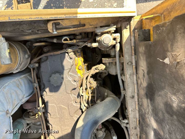 image for item DN0741 2011 Caterpillar  AP1055D paver