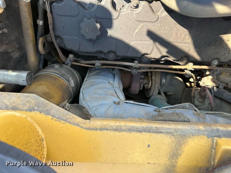 image for item DN0741 2011 Caterpillar  AP1055D paver