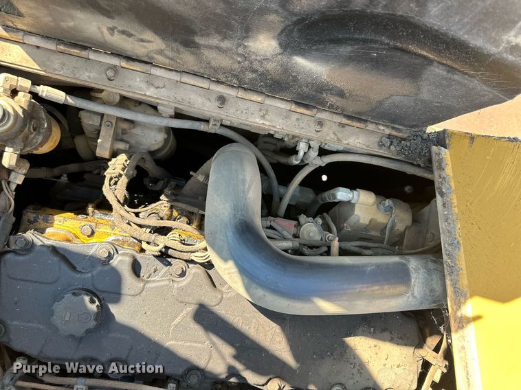 image for item DN0741 2011 Caterpillar  AP1055D paver