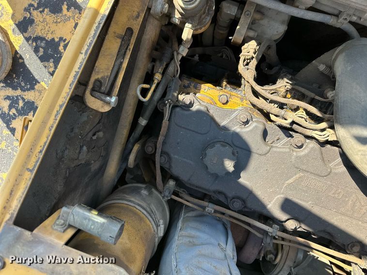 image for item DN0741 2011 Caterpillar  AP1055D paver