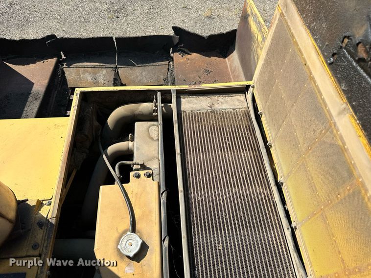 image for item DN0741 2011 Caterpillar  AP1055D paver