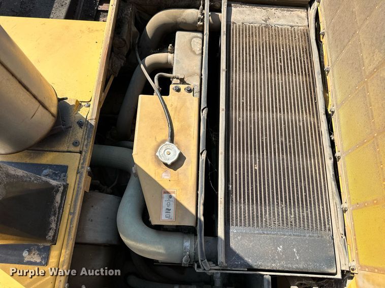 image for item DN0741 2011 Caterpillar  AP1055D paver