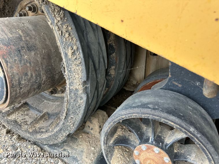 image for item DN0741 2011 Caterpillar  AP1055D paver