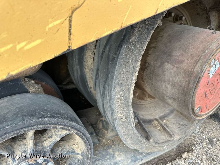 image for item DN0741 2011 Caterpillar  AP1055D paver