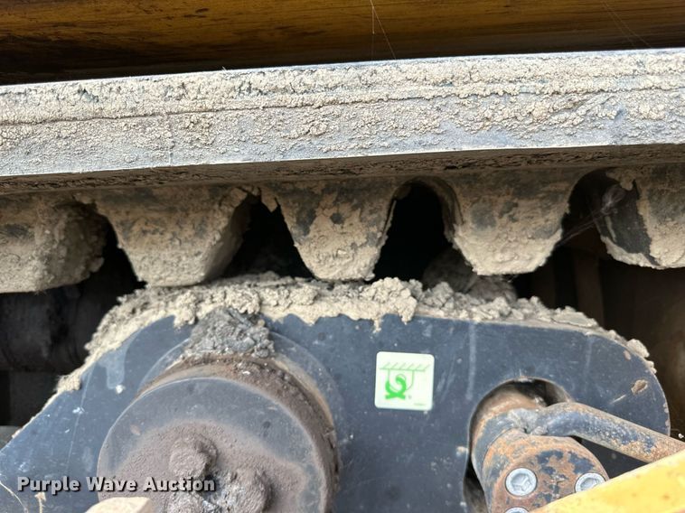 image for item DN0741 2011 Caterpillar  AP1055D paver
