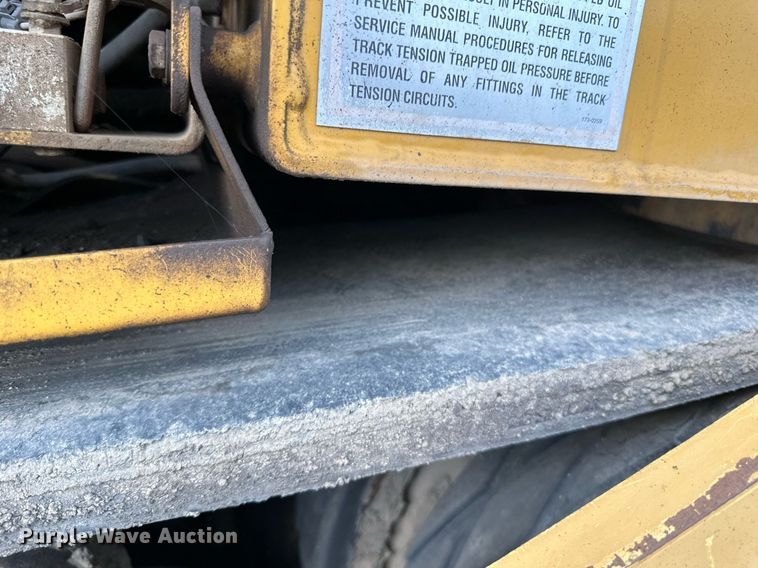 image for item DN0741 2011 Caterpillar  AP1055D paver