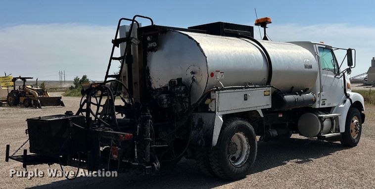 image for item DN0745 2005 Sterling  L7500 oil distributor truck