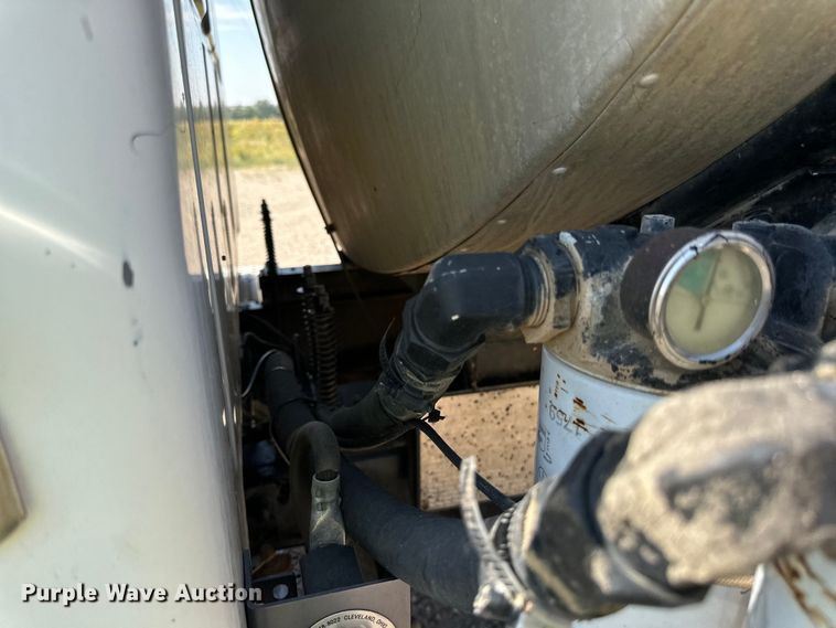 image for item DN0745 2005 Sterling  L7500 oil distributor truck