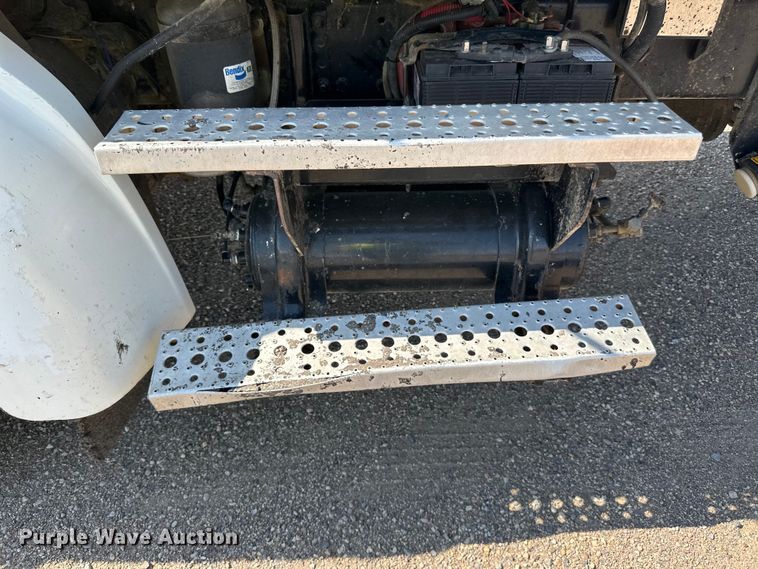 image for item DN0745 2005 Sterling  L7500 oil distributor truck