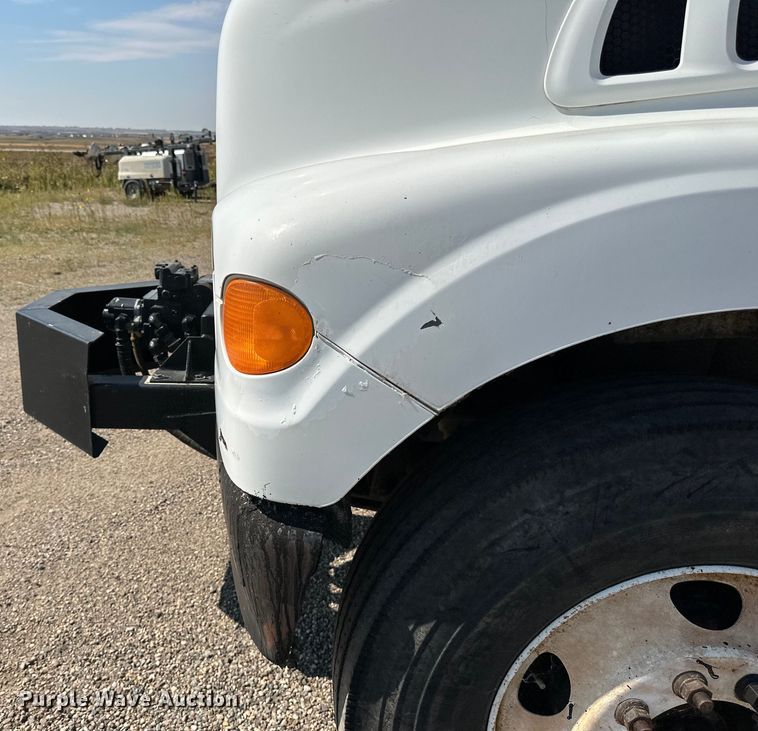 image for item DN0745 2005 Sterling  L7500 oil distributor truck