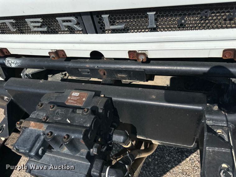 image for item DN0745 2005 Sterling  L7500 oil distributor truck