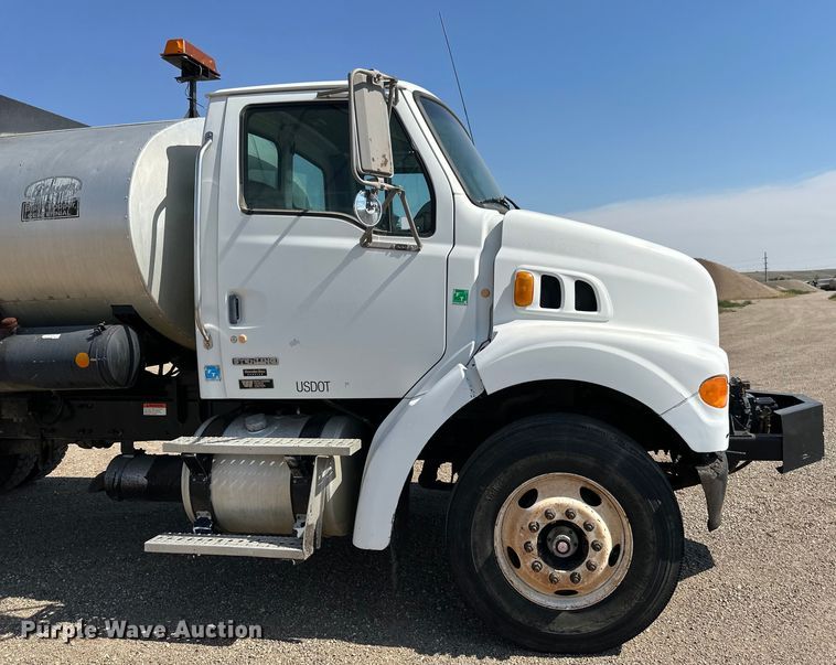 image for item DN0745 2005 Sterling  L7500 oil distributor truck