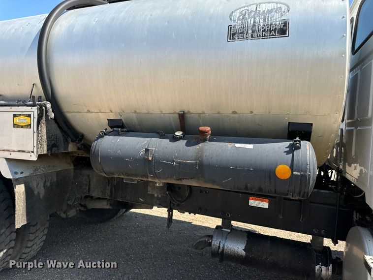 image for item DN0745 2005 Sterling  L7500 oil distributor truck