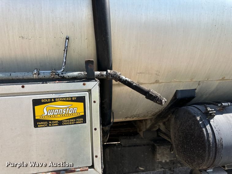 image for item DN0745 2005 Sterling  L7500 oil distributor truck