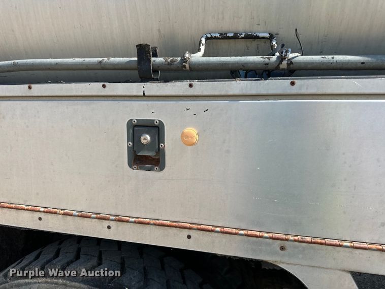 image for item DN0745 2005 Sterling  L7500 oil distributor truck