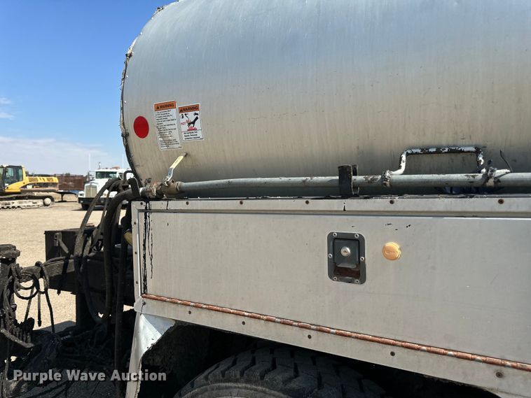 image for item DN0745 2005 Sterling  L7500 oil distributor truck