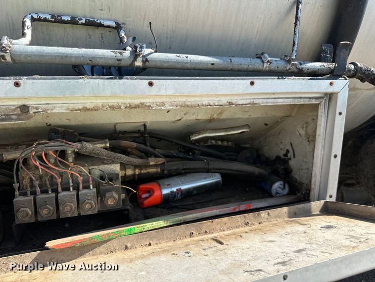 image for item DN0745 2005 Sterling  L7500 oil distributor truck