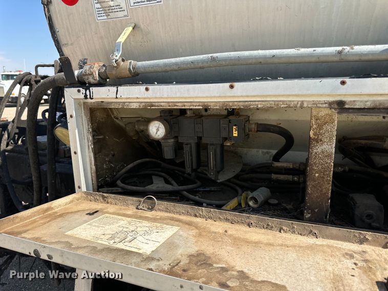 image for item DN0745 2005 Sterling  L7500 oil distributor truck