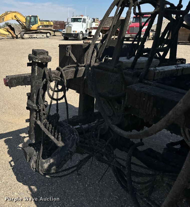 image for item DN0745 2005 Sterling  L7500 oil distributor truck