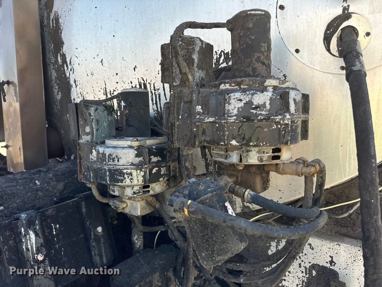 image for item DN0745 2005 Sterling  L7500 oil distributor truck