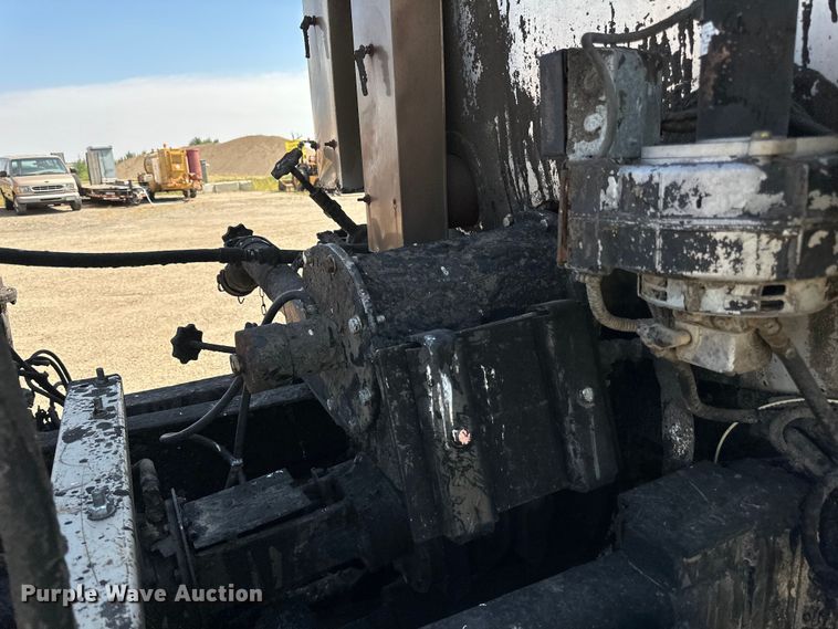 image for item DN0745 2005 Sterling  L7500 oil distributor truck