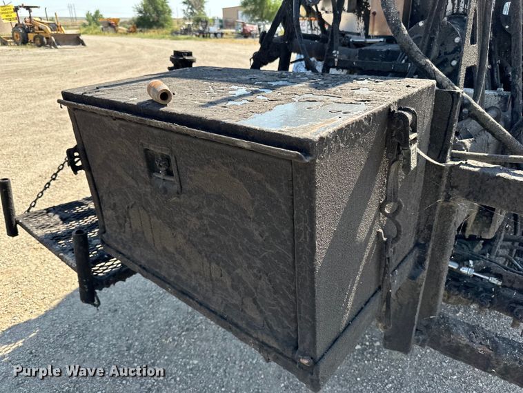 image for item DN0745 2005 Sterling  L7500 oil distributor truck