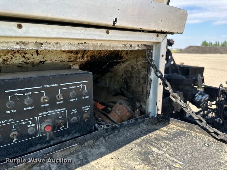 image for item DN0745 2005 Sterling  L7500 oil distributor truck