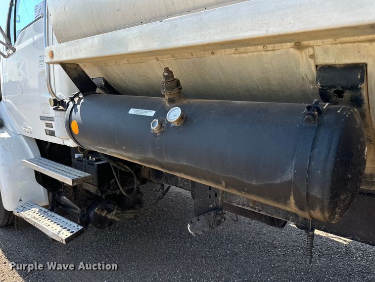 image for item DN0745 2005 Sterling  L7500 oil distributor truck