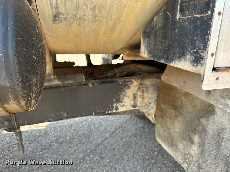 image for item DN0745 2005 Sterling  L7500 oil distributor truck