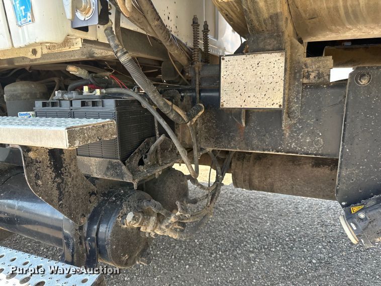 image for item DN0745 2005 Sterling  L7500 oil distributor truck