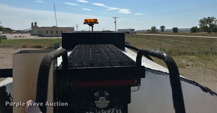 image for item DN0745 2005 Sterling  L7500 oil distributor truck