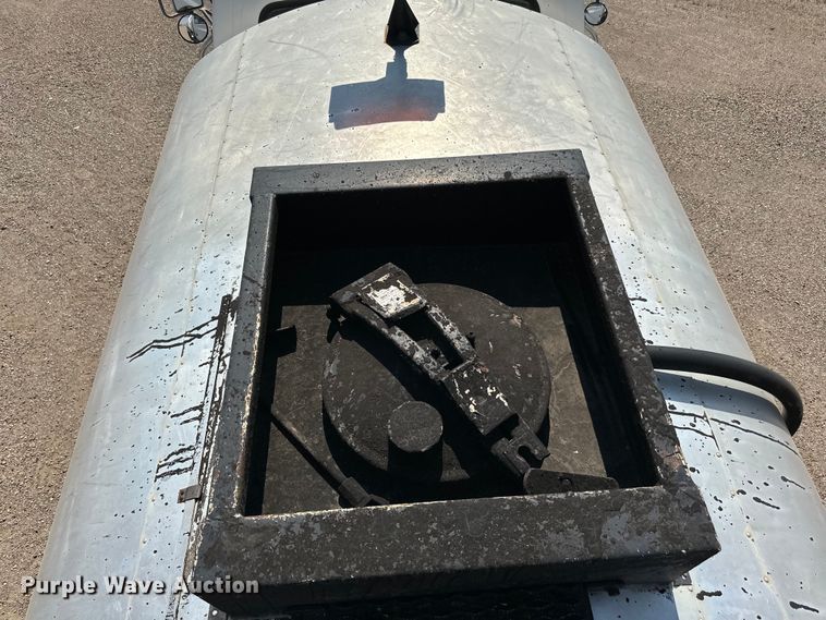 image for item DN0745 2005 Sterling  L7500 oil distributor truck