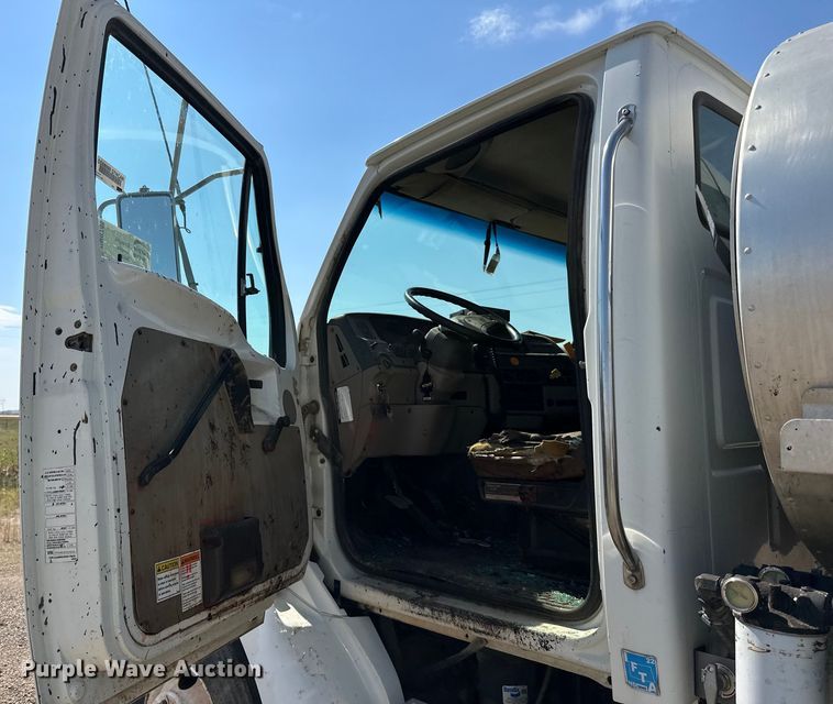 image for item DN0745 2005 Sterling  L7500 oil distributor truck