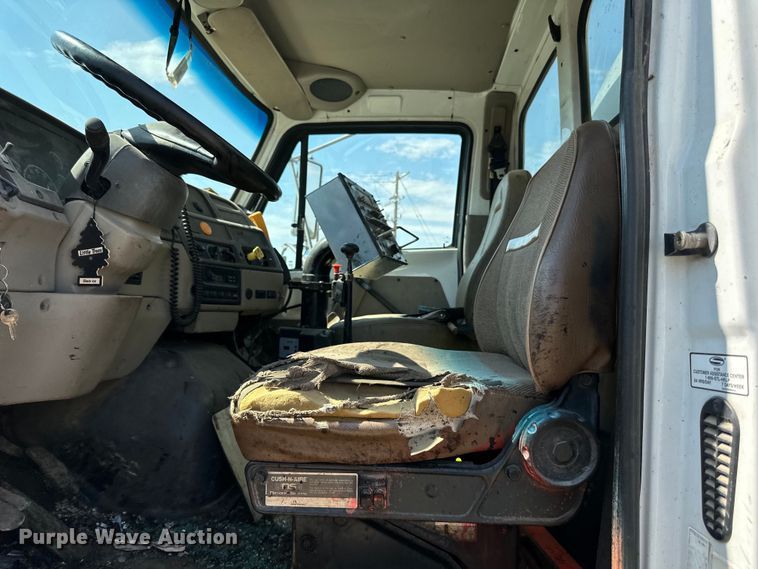 image for item DN0745 2005 Sterling  L7500 oil distributor truck