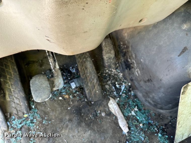 image for item DN0745 2005 Sterling  L7500 oil distributor truck