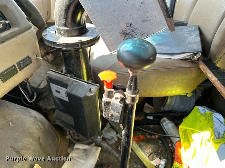 image for item DN0745 2005 Sterling  L7500 oil distributor truck