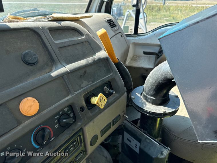 image for item DN0745 2005 Sterling  L7500 oil distributor truck