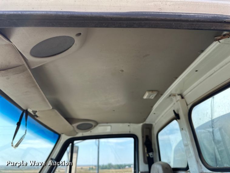 image for item DN0745 2005 Sterling  L7500 oil distributor truck