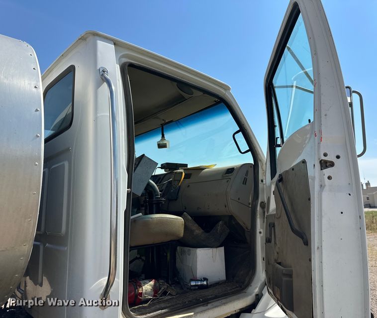 image for item DN0745 2005 Sterling  L7500 oil distributor truck