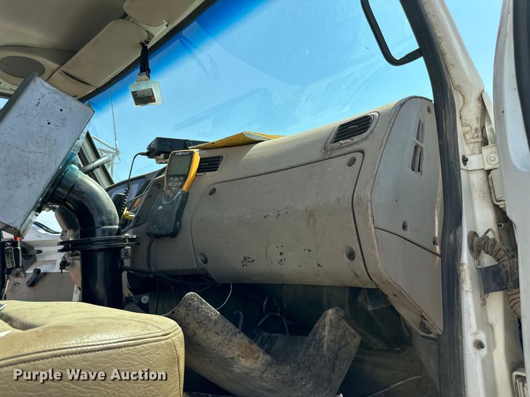 image for item DN0745 2005 Sterling  L7500 oil distributor truck