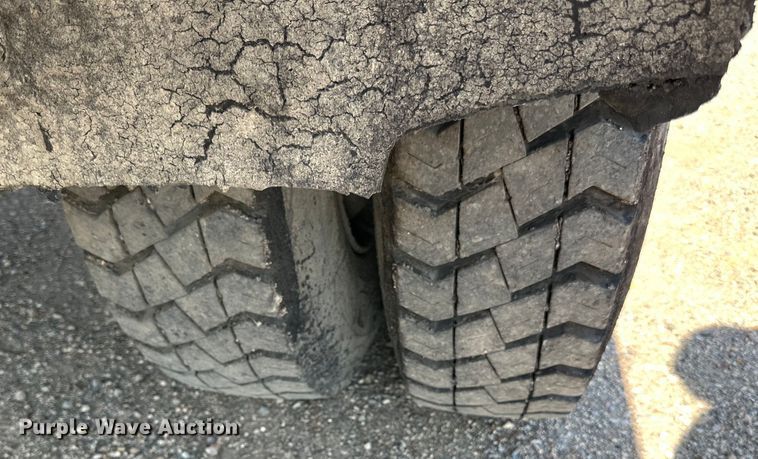 image for item DN0745 2005 Sterling  L7500 oil distributor truck